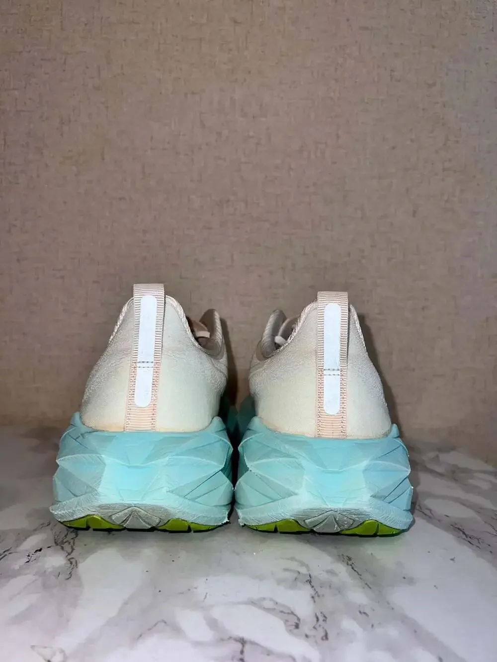 ASICS Novablast 4 Running Shoes White Illuminate Mint